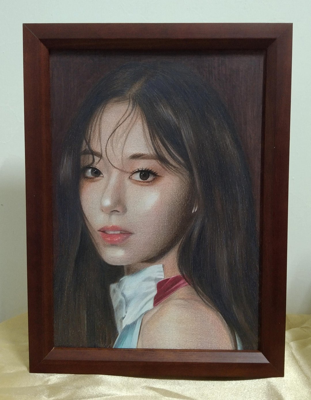 色铅笔画 / 人像画 / 女性半身 / 含框 - 订制画像 - 纸 