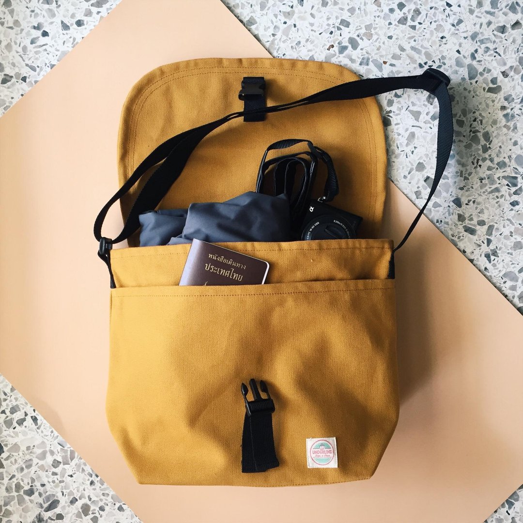 New Big Mustard Basic Messenger Canvas Bag/ everyday bag/ travel bag - 侧背包/斜挎包 - 棉 黄色