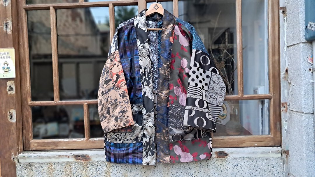 AMIN'S SHINY WORLD 缎面图腾融合拼接KIMONO  Reversible ONLY系 - 女装休闲/机能外套 - 棉 多色