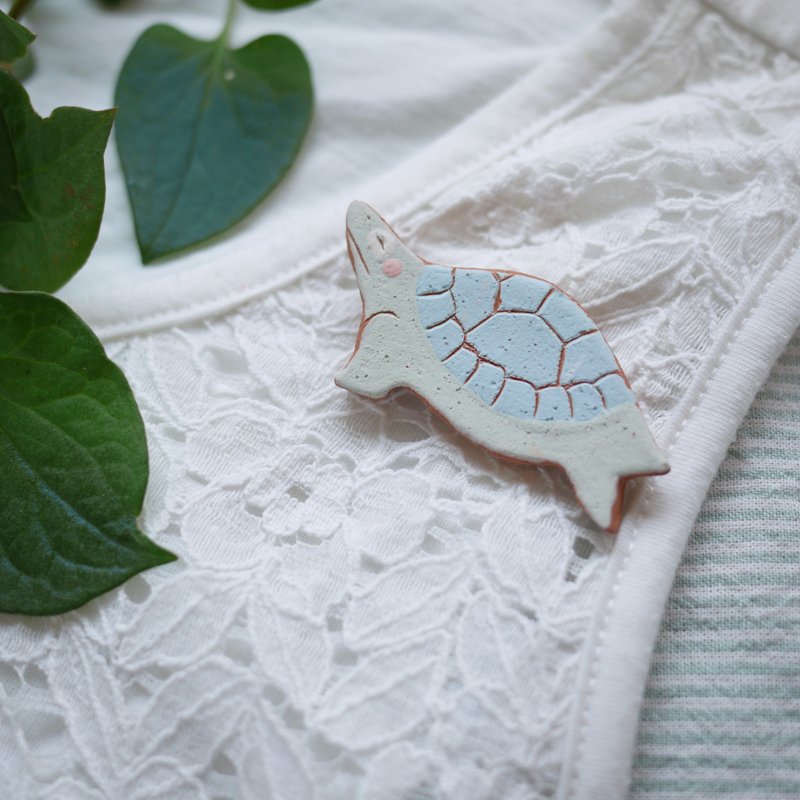 Turtle brooch like icing cookies - 胸针 - 陶 绿色