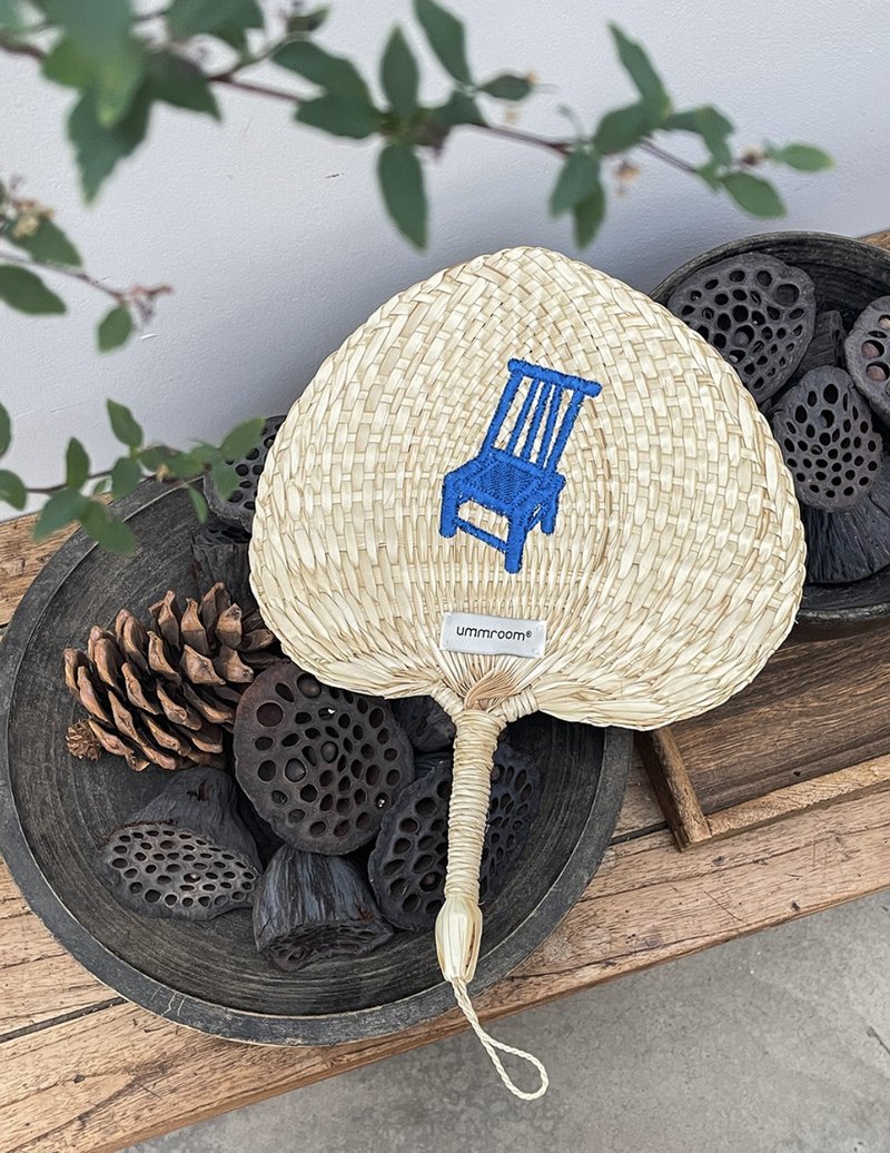 藍椅子 古早味棕叶扇 纯手工编织 夏季驱蚊 清涼自然來 - 其他 - 其他材质 卡其色
