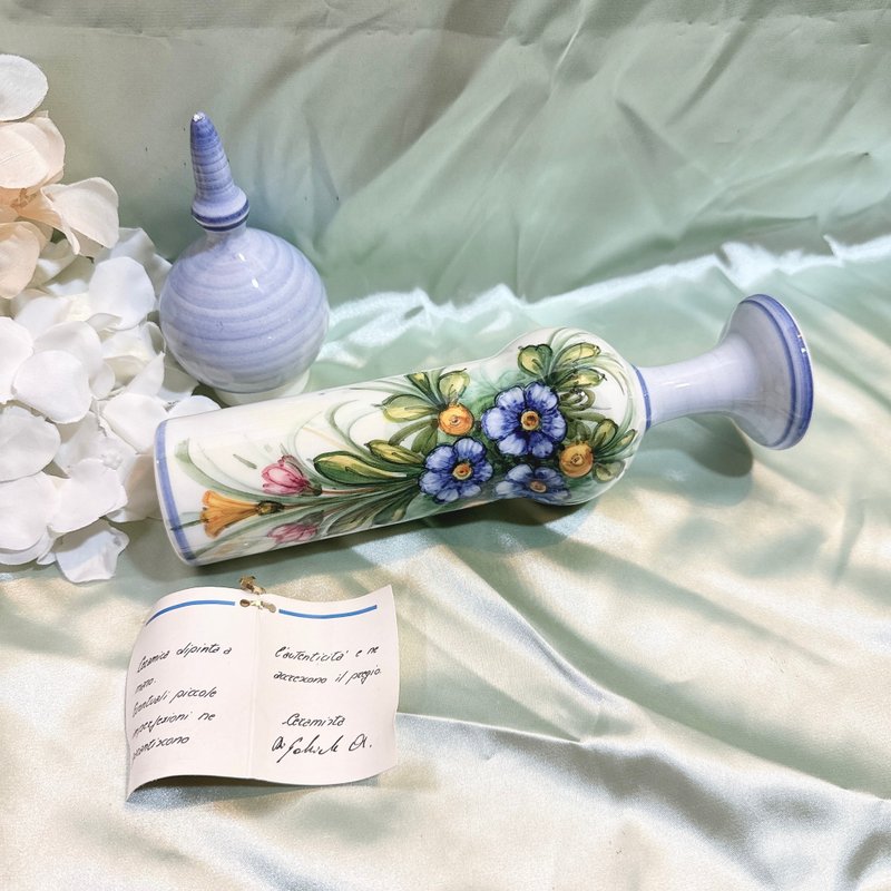 【西洋古董饰品】收藏意大利纯手工彩绘 附赠书陶瓷 花卉高脚瓶 - 摆饰 - 贵金属 多色