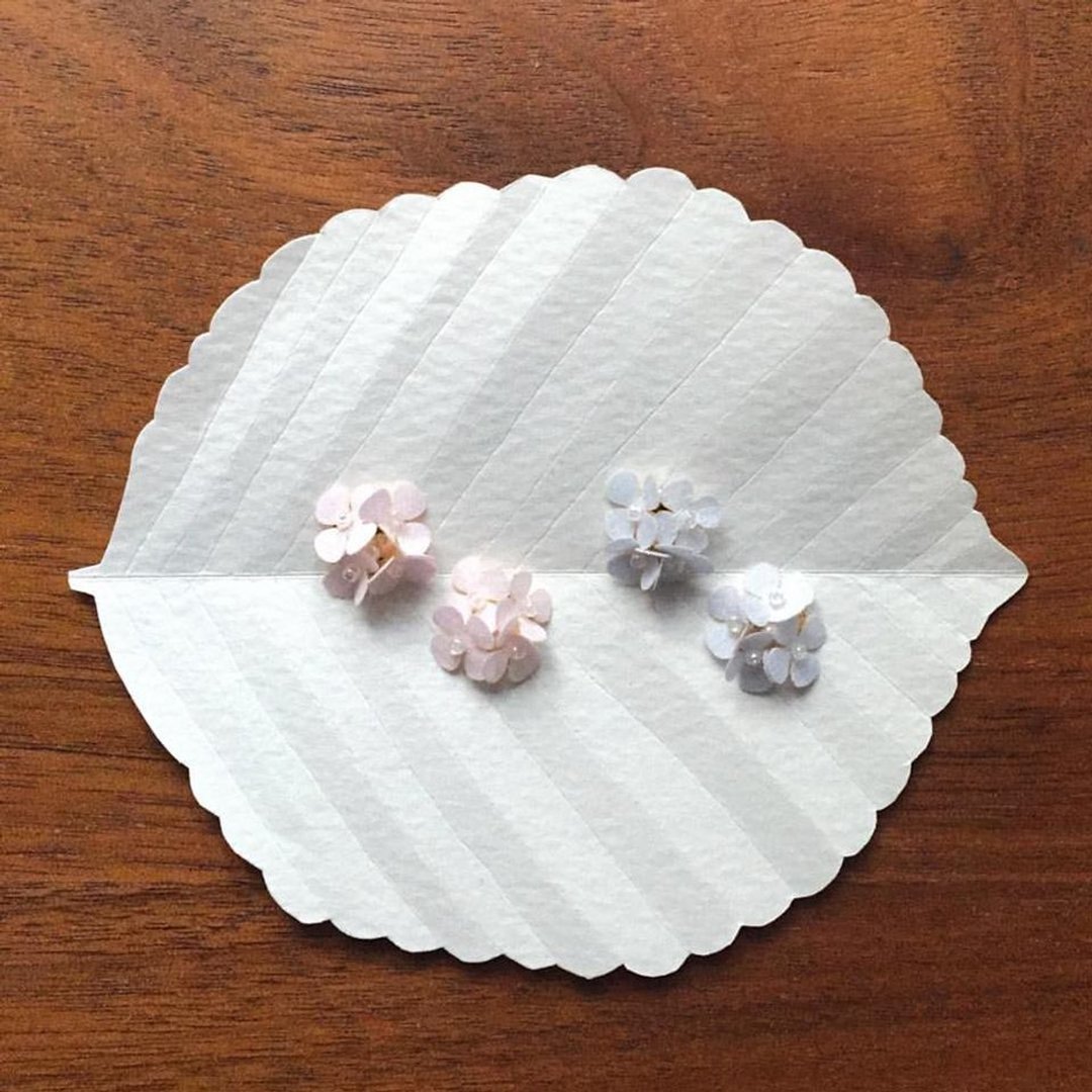 Pierced hydrangea Paper Flower Earrings - 耳环/耳夹 - 纸 粉红色