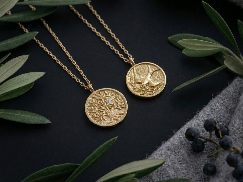 【K18 YG】钻石与金橄榄燕子双面硬币项链 - 项链 - 贵金属 金色