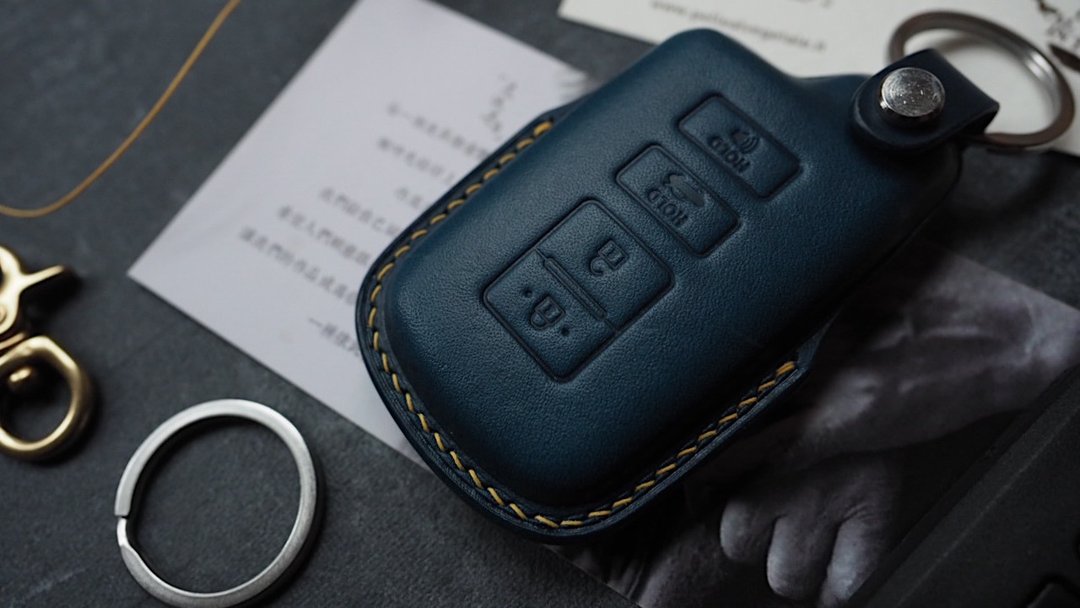 丰田TOYOTA车钥匙套 纯手工牛皮 定制化刻字礼物 颜色款式可订制 - 钥匙链/钥匙包 - 真皮 多色