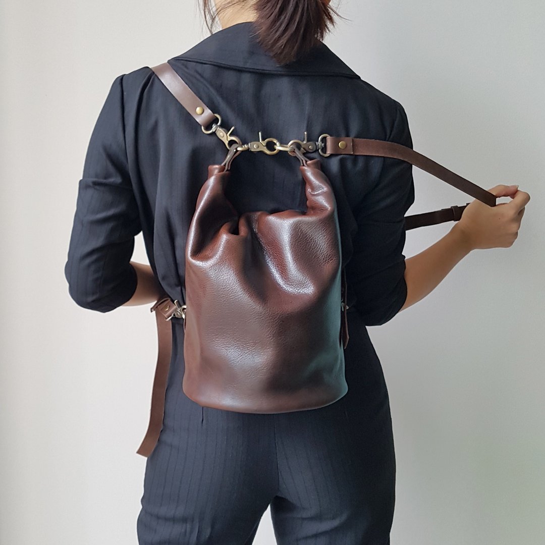 GENUINE LEATHER ROLL TOP MEDIUM CAPACITY BUCKET BAG (5L) - A37M - 束口袋双肩包 - 真皮 咖啡色