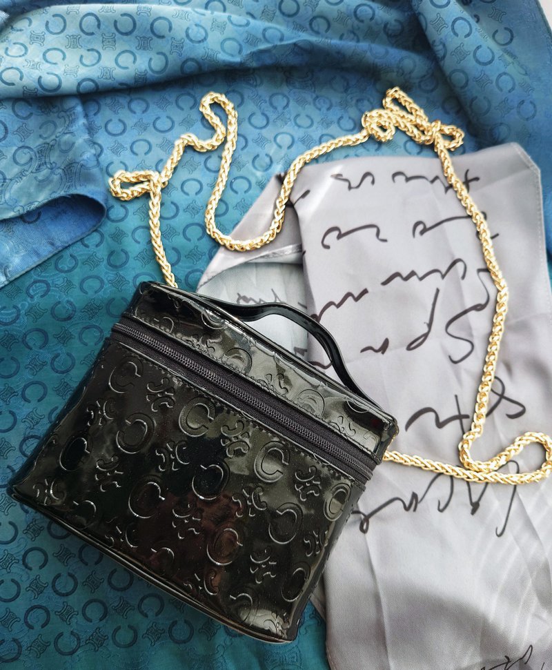 全新 CELINE 浮雕化妆盒 收纳袋化妆包 毛巾方巾手巾手帕礼盒套装 - 化妆包/杂物包 - 棉．麻 黑色