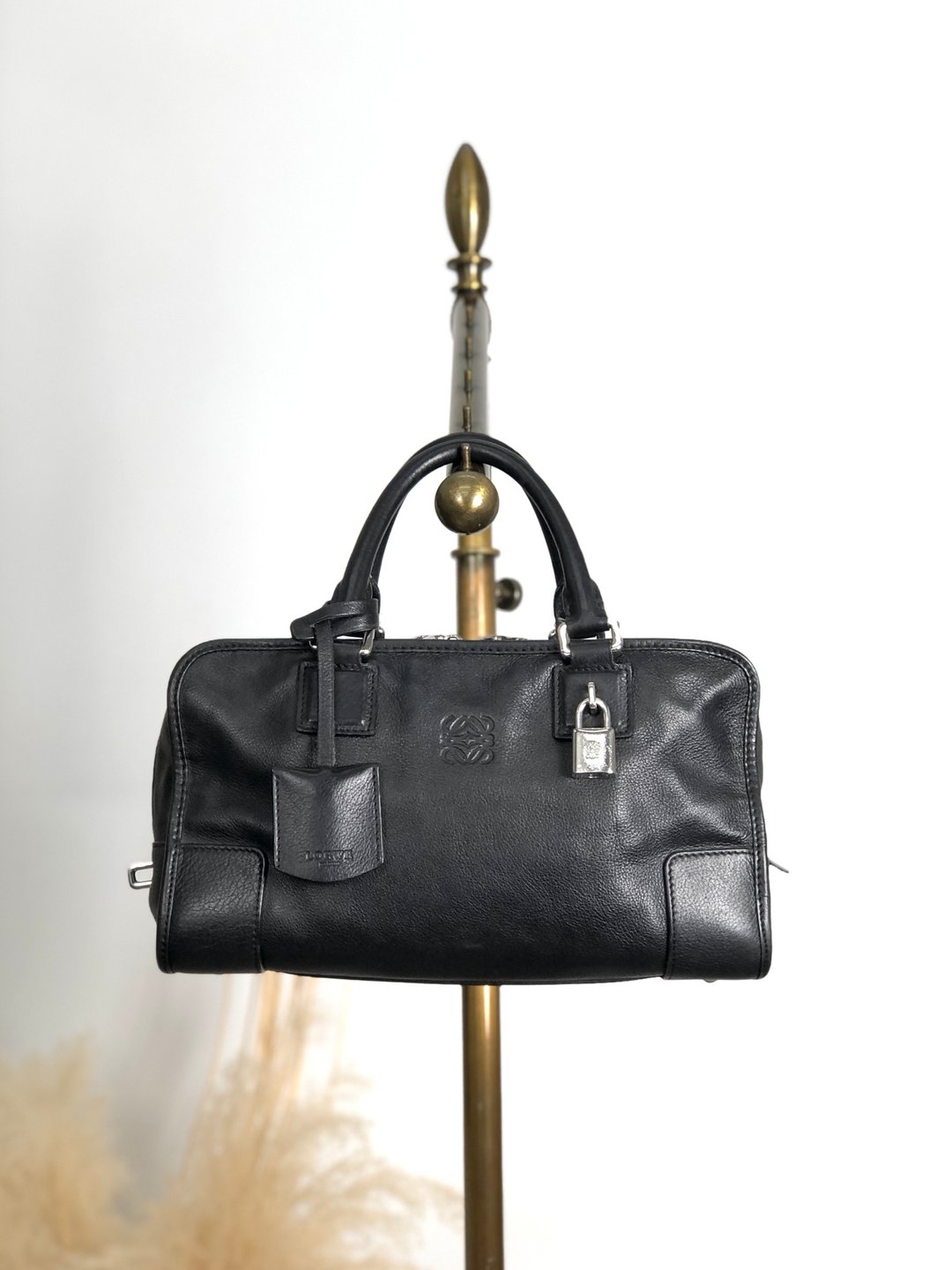 【 日本直送 名牌中古包 】LOEWE 罗威 Amazona 28 手提包 黑色 Anagram 皮革 迷你波士顿包 vintage 复古 pi6ivk - 手提包/手提袋 - 真皮 黑色