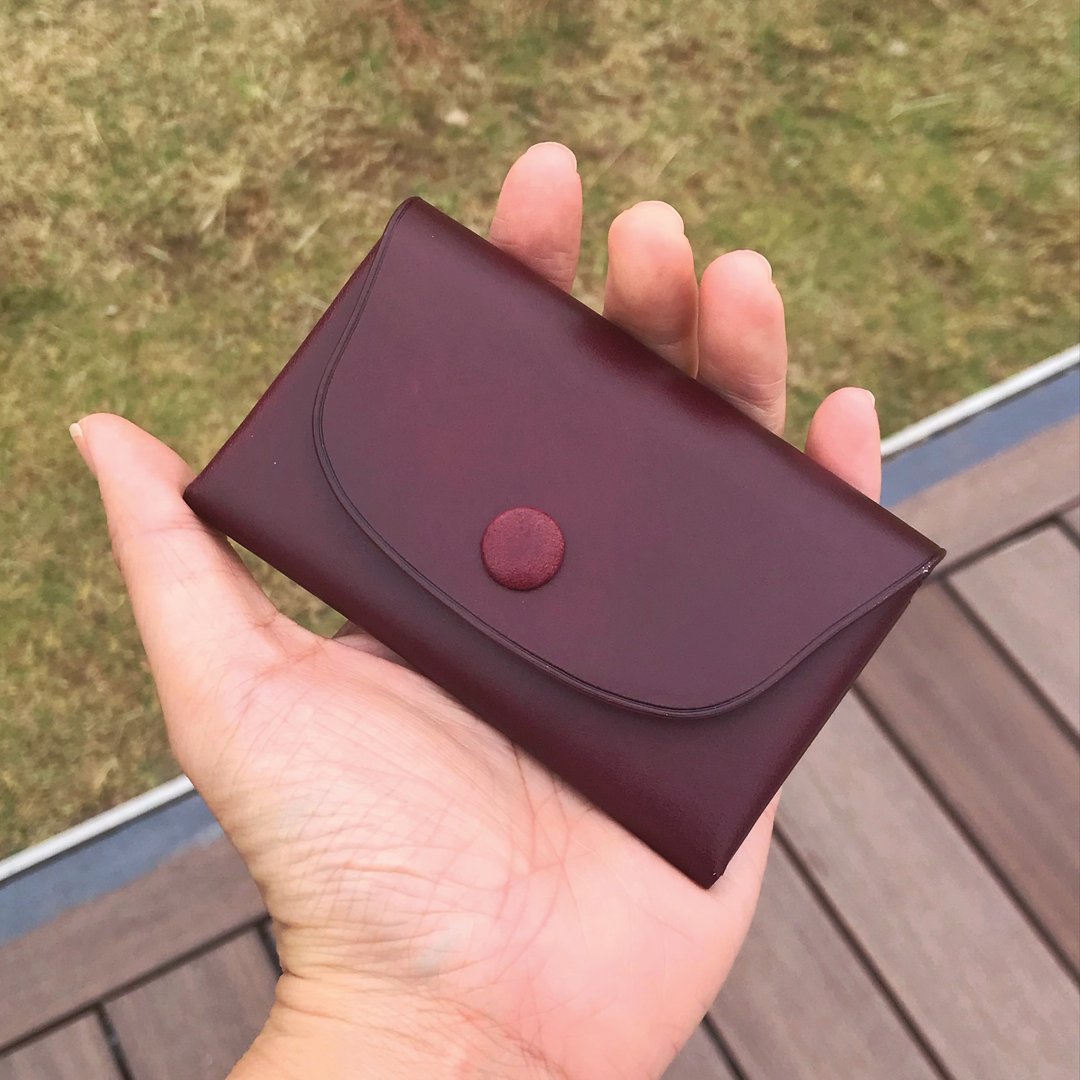 【零钱卡包】酒红色植鞣牛皮/万用杂物收纳包/简约随身小钱包 - 名片夹/名片盒 - 真皮 紫色