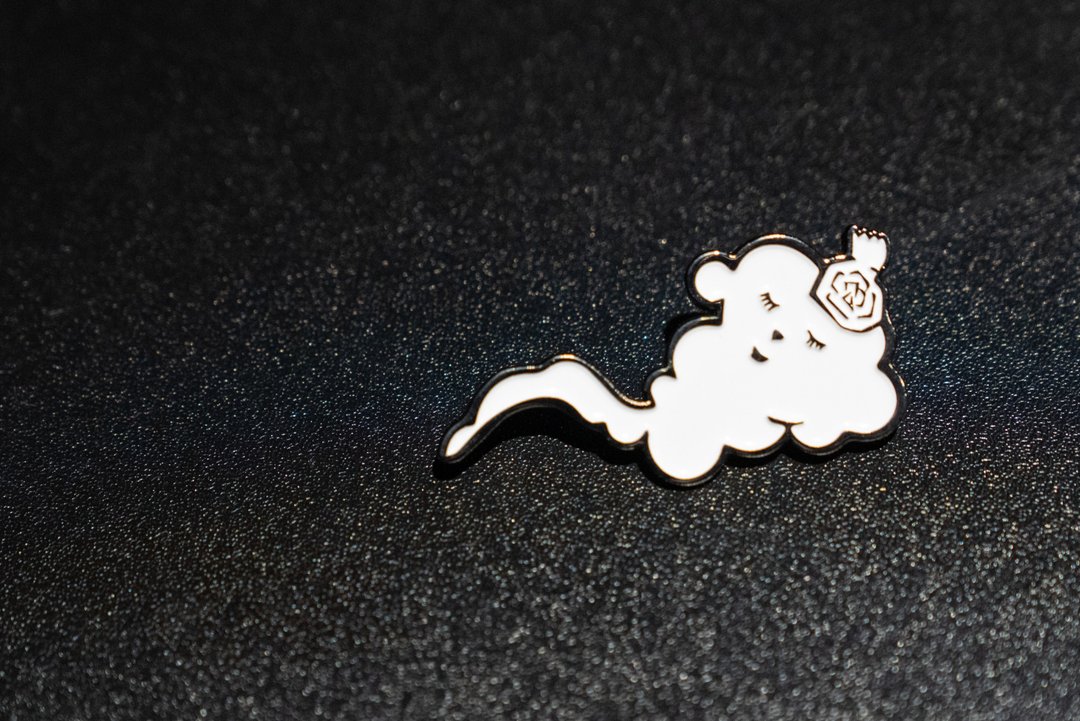 【屎捞人】屁屁襟章 香港设计 - 胸针 - 其他金属 黑色