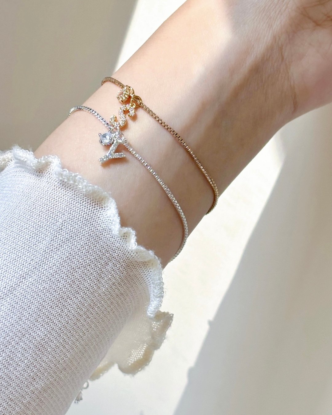 moonism 18k /14k letter charm bracelet【定制化礼物】姊妹礼 - 手链/手环 - 银 