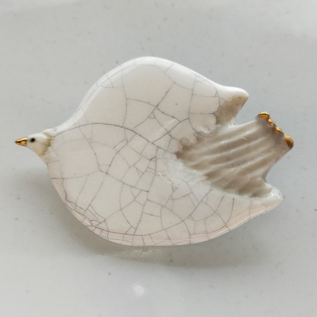 Marukoi Tori Ink Penetration White - 胸针 - 陶 
