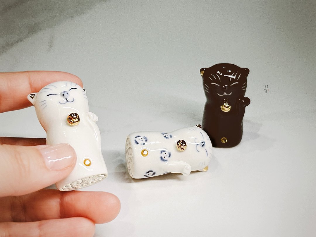 林函苇艺术白瓷印章-青花白瓷招财猫 彩色宝石、描金 - 印章/印台 - 瓷 白色