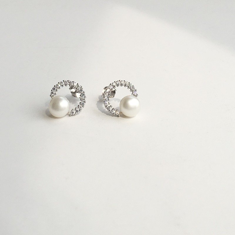 MissQueeny 精致925纯银圈圈天然珍珠耳钉 - 耳环/耳夹 - 其他金属 银色