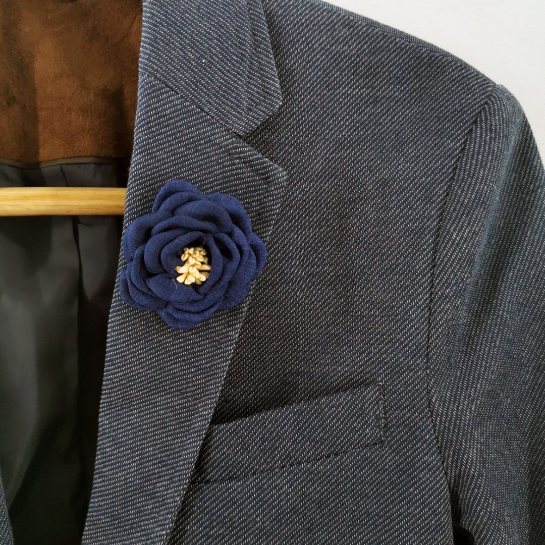 Navy Blue Flower Lapel Pin/Brooch - 胸针 - 其他材质 蓝色