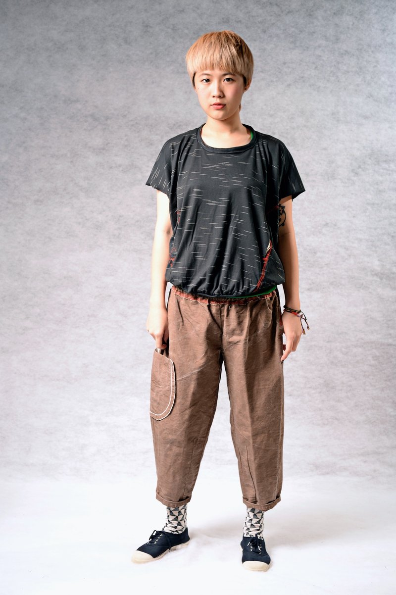 两侧口袋跳色线条 轻松简约上衣(黑/墨绿2色) - 女装上衣 - 棉．麻 黑色