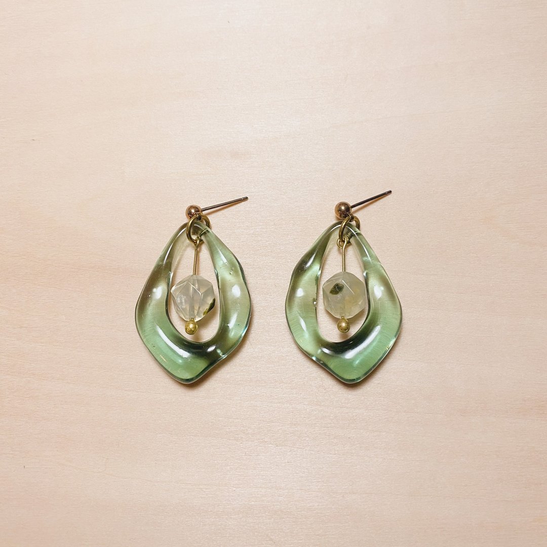 复古绿不规则水波葡萄石耳环 - 耳环/耳夹 - 树脂 绿色
