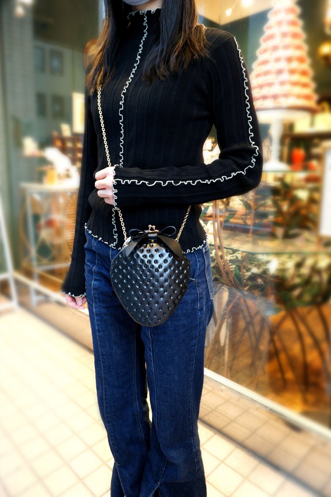 Black strawberry bag shoulder bag mini smartphone pochette made of cowhide - 侧背包/斜挎包 - 真皮 黑色