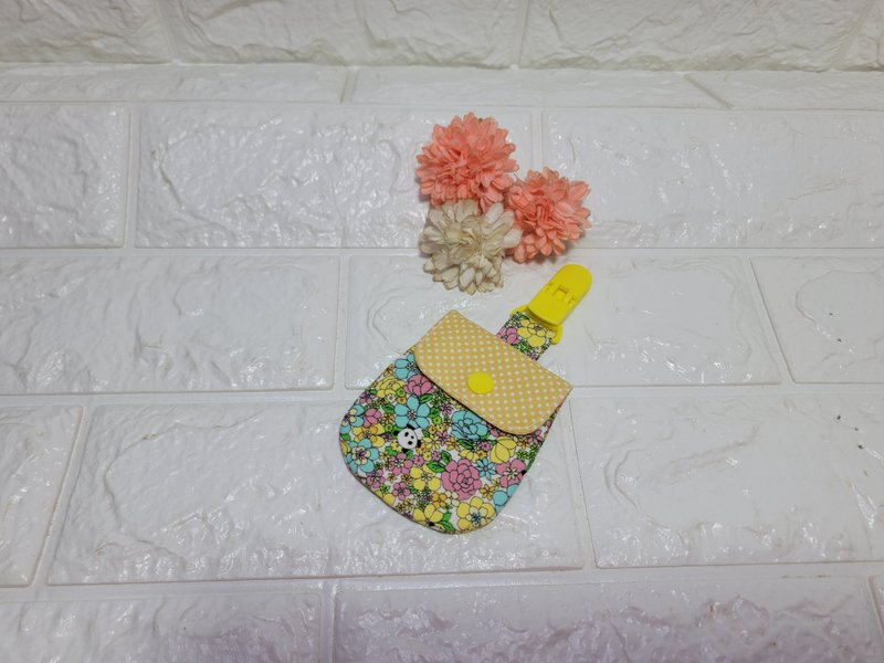 熊猫在那里  平安符袋夹 - 平安符/符袋 - 棉．麻 黄色