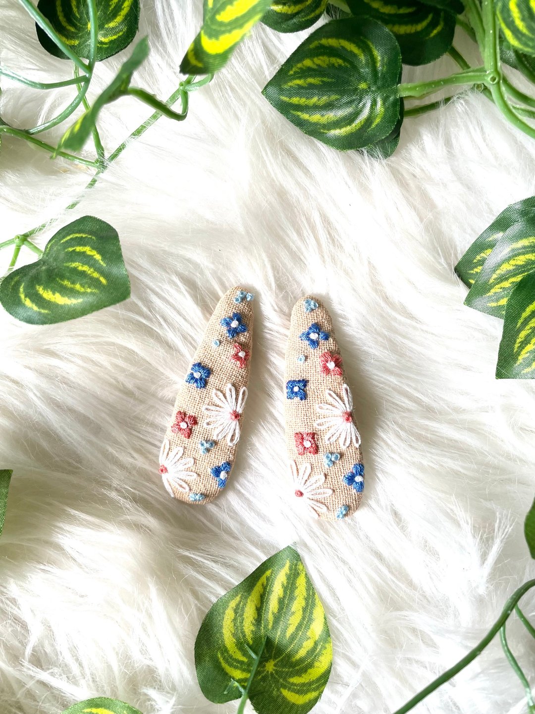 刺繡雛菊髮夾 2 件套 可愛柔和刺繡髮夾 - 发饰 - 棉 多色