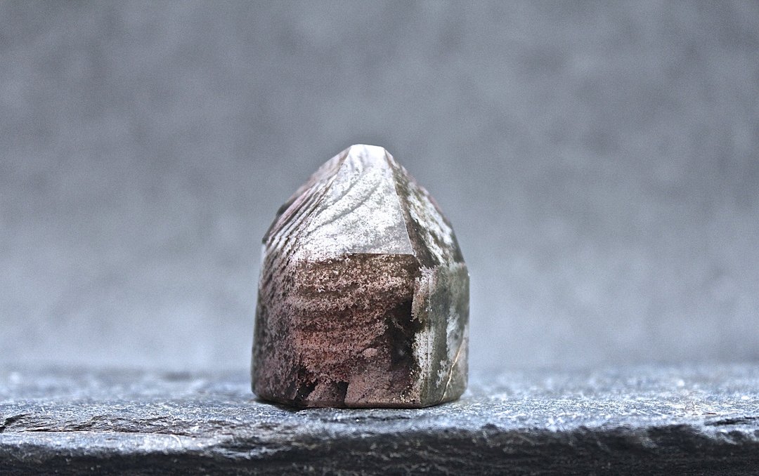 石栽 SHIZAI-天然异象水晶柱-含底座 - 摆饰 - 水晶 咖啡色