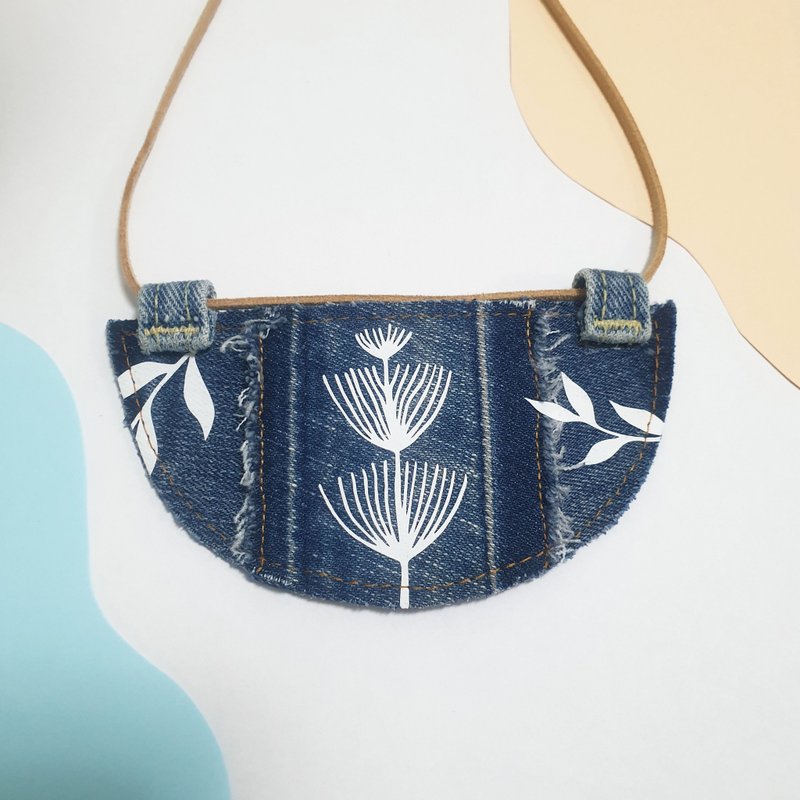 Upcycled denim necklace Jeans necklace OOAK jewelry - 项链 - 其他金属 蓝色