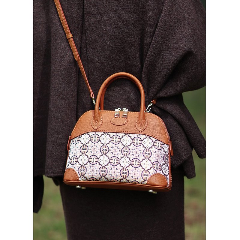 handmade全手缝真皮斜挎包手提包手作貝殼包中式真丝宋锦黑金定胜 - 侧背包/斜挎包 - 真皮 咖啡色