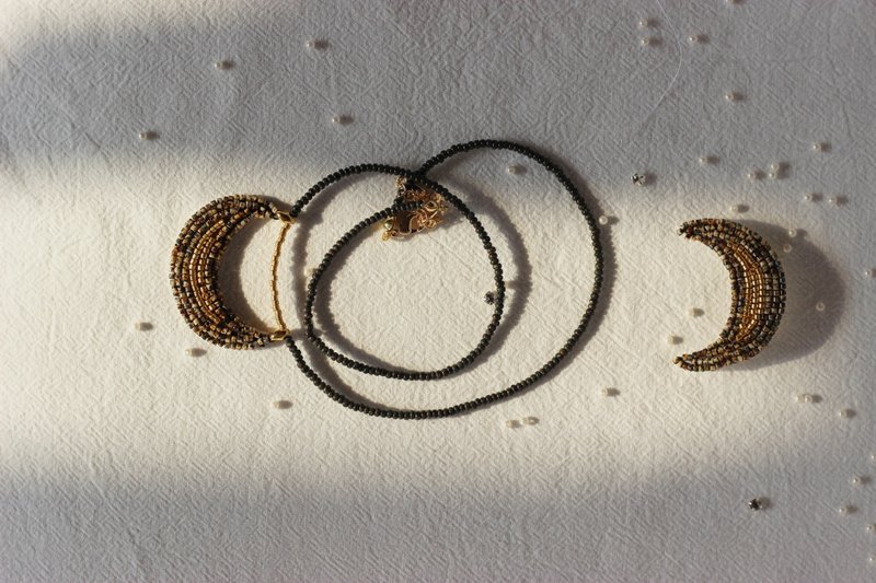 手工刺绣胸针项链/原创设计/月亮系列 - 项链 - 玻璃 