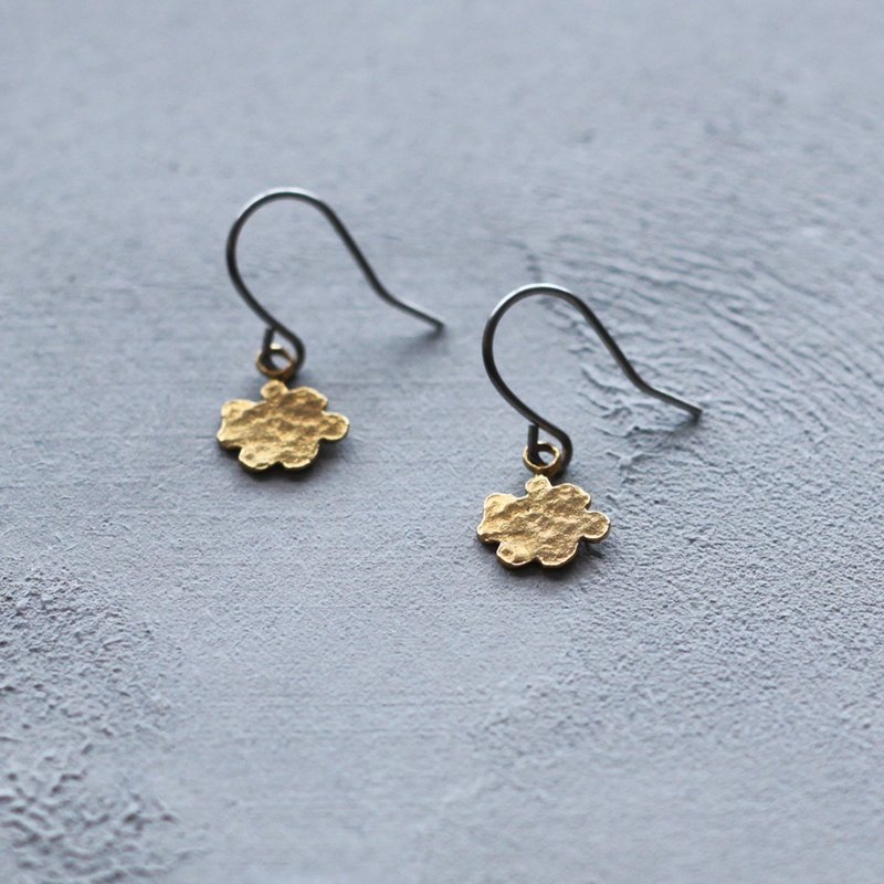 Small Mofumofu no Spider | Earrings | Clip-On | P384 - 耳环/耳夹 - 其他金属 金色