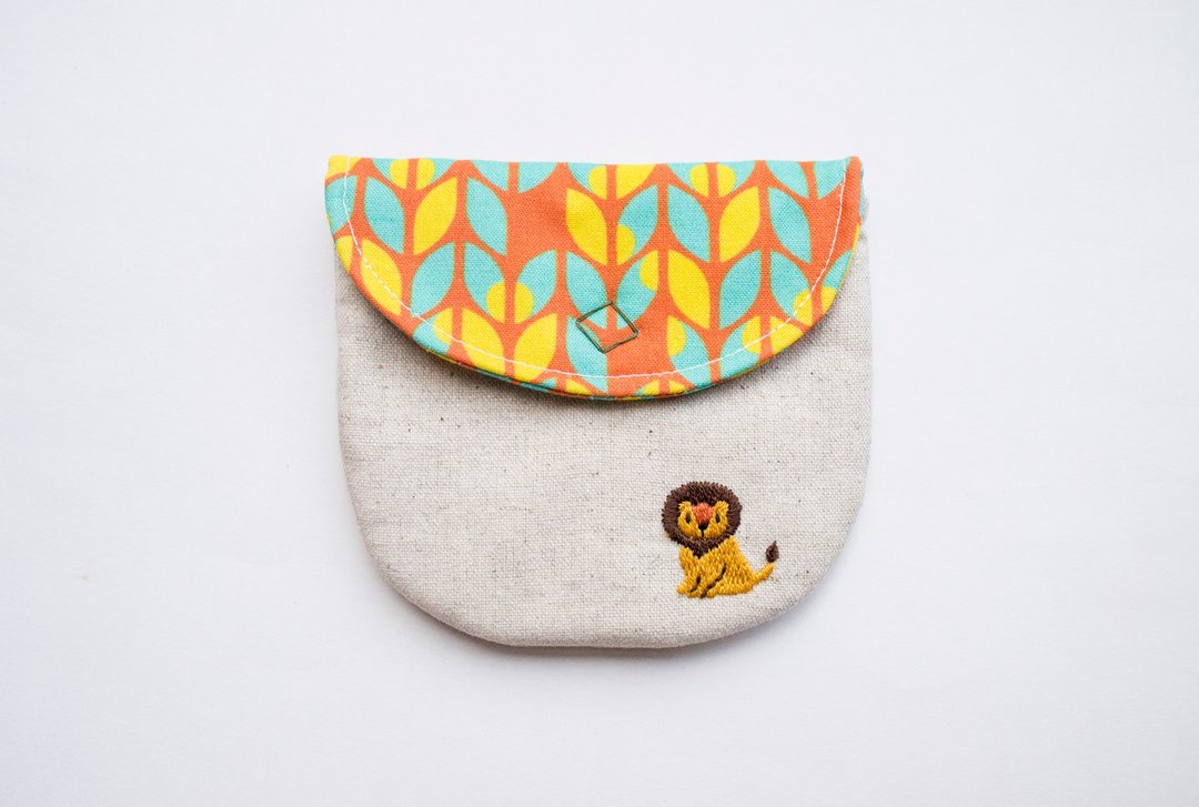 獅子 Lion Embroidered Linen Wee Pouch - 零钱包 - 棉 多色