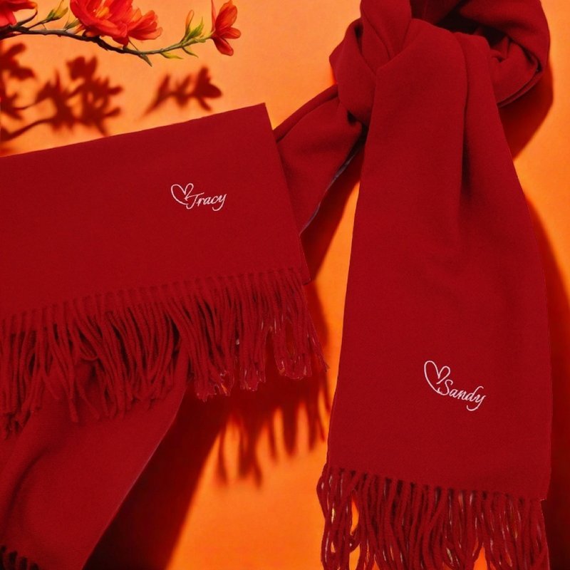 红色开运  刺绣名字围巾、颈巾【定制化礼物】 - 围巾/披肩 - 棉．麻 多色