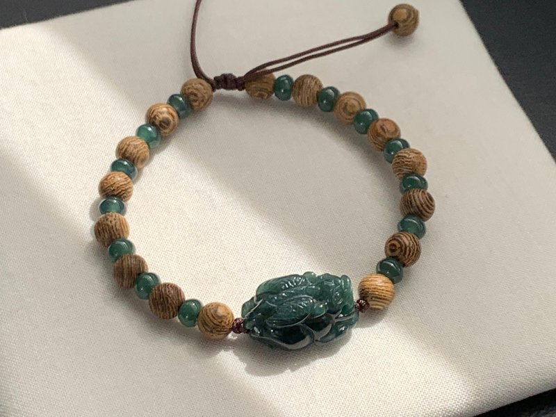 天然蓝水翡翠飞天貔貅手链 鸡翅木 秀气6mm木珠 免费开光 招财貔 - 手链/手环 - 玉石 多色