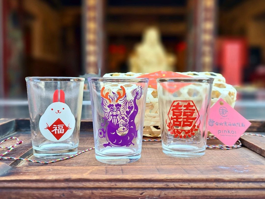 ::台北霞海联名::拢来送作伙*女汉子啤酒杯*拢乎干啦*3入竹篮礼盒 - 玻璃杯 - 玻璃 多色
