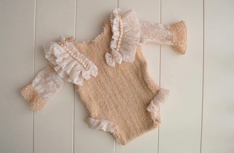 Newborn girl beige ruffled lace romper photo prop. Boho newborn photography prop - 其他 - 其他材质 咖啡色