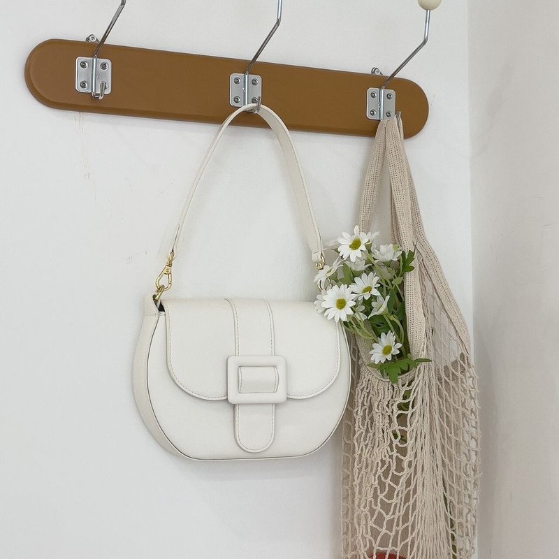 CURVE 马鞍单肩 斜背包∣牛奶白 - 侧背包/斜挎包 - 其他材质 白色