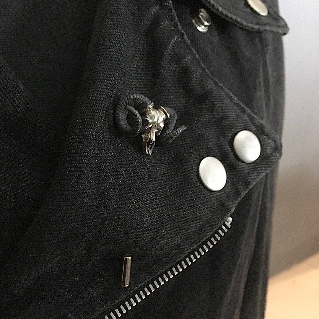 Ramble skull Lapel Pin in white bronze - 胸针 - 其他金属 