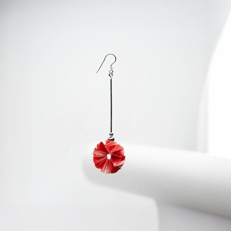 新月形织物耳环，白和红色 - 耳环/耳夹 - 棉．麻 红色