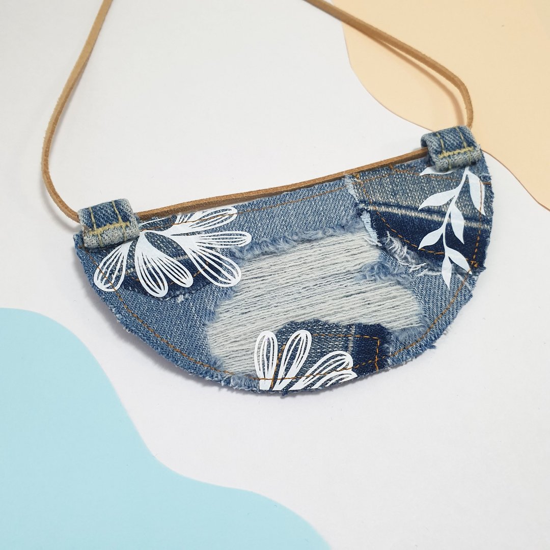 Upcycled denim necklace Jeans necklace OOAK jewelry - 项链 - 其他金属 蓝色