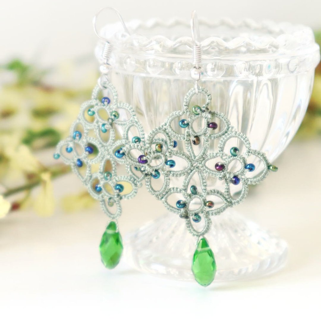 OYA Tatting lace Earrings - RHOMBUS- Garden Green - 耳环/耳夹 - 其他人造纤维 绿色