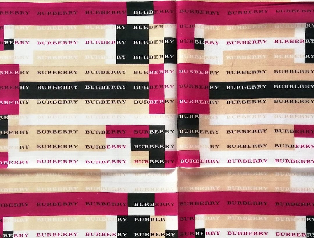 复古 Burberry 标志字体手帕 – 现代图形 23 x 22.5 英寸 - 手帕/方巾 - 棉 卡其色