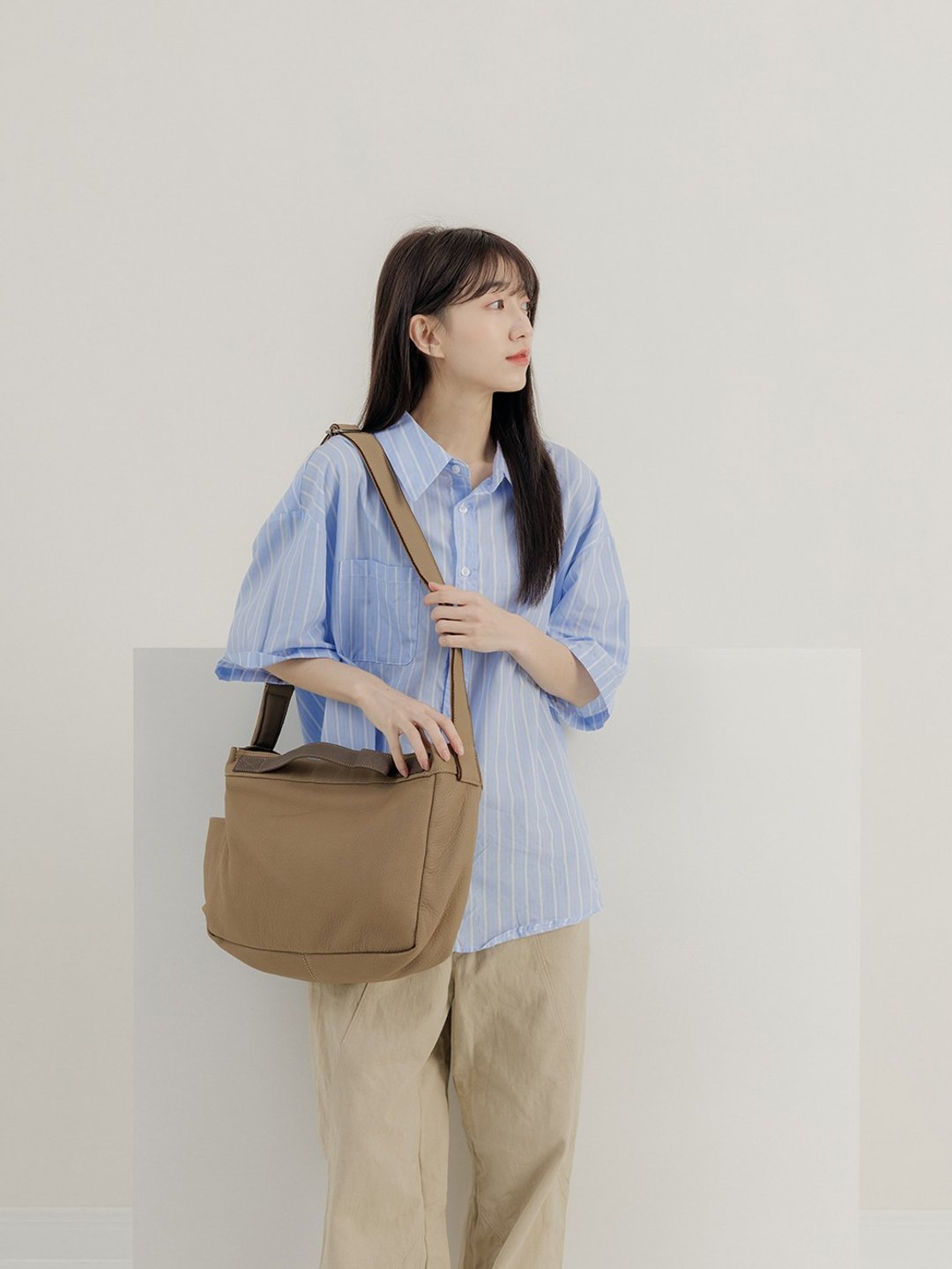 supportingrole 真皮简约实用都会肩侧背包  浅棕色 - 侧背包/斜挎包 - 真皮 
