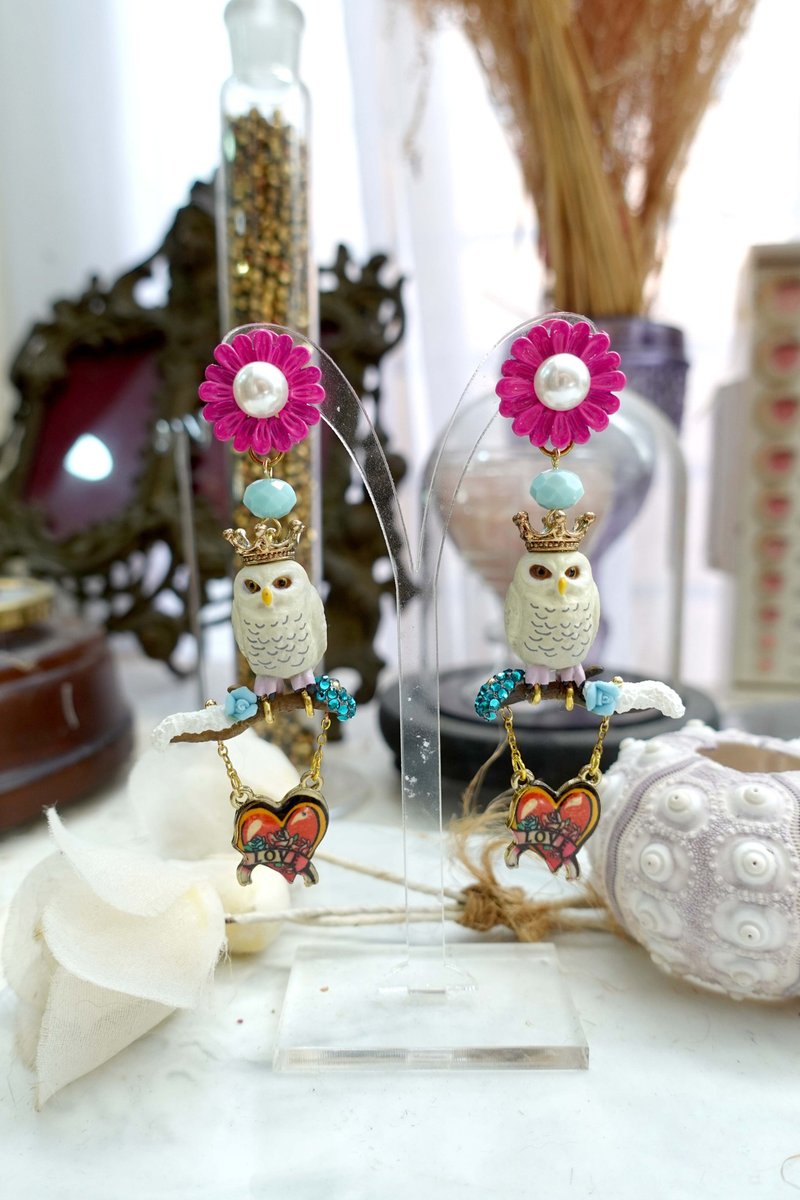 全手工制复古乡村风猫头鹰吊心形门牌装饰风格缀水晶石珠宝风耳环 - 耳环/耳夹 - 其他金属 粉红色