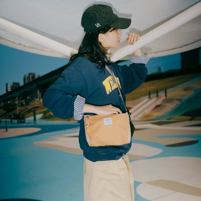 【新色】简约轻巧斜背包CANA ECO日常旅行小袋子 (雾卡其/焦糖) - 侧背包/斜挎包 - 环保材料 多色