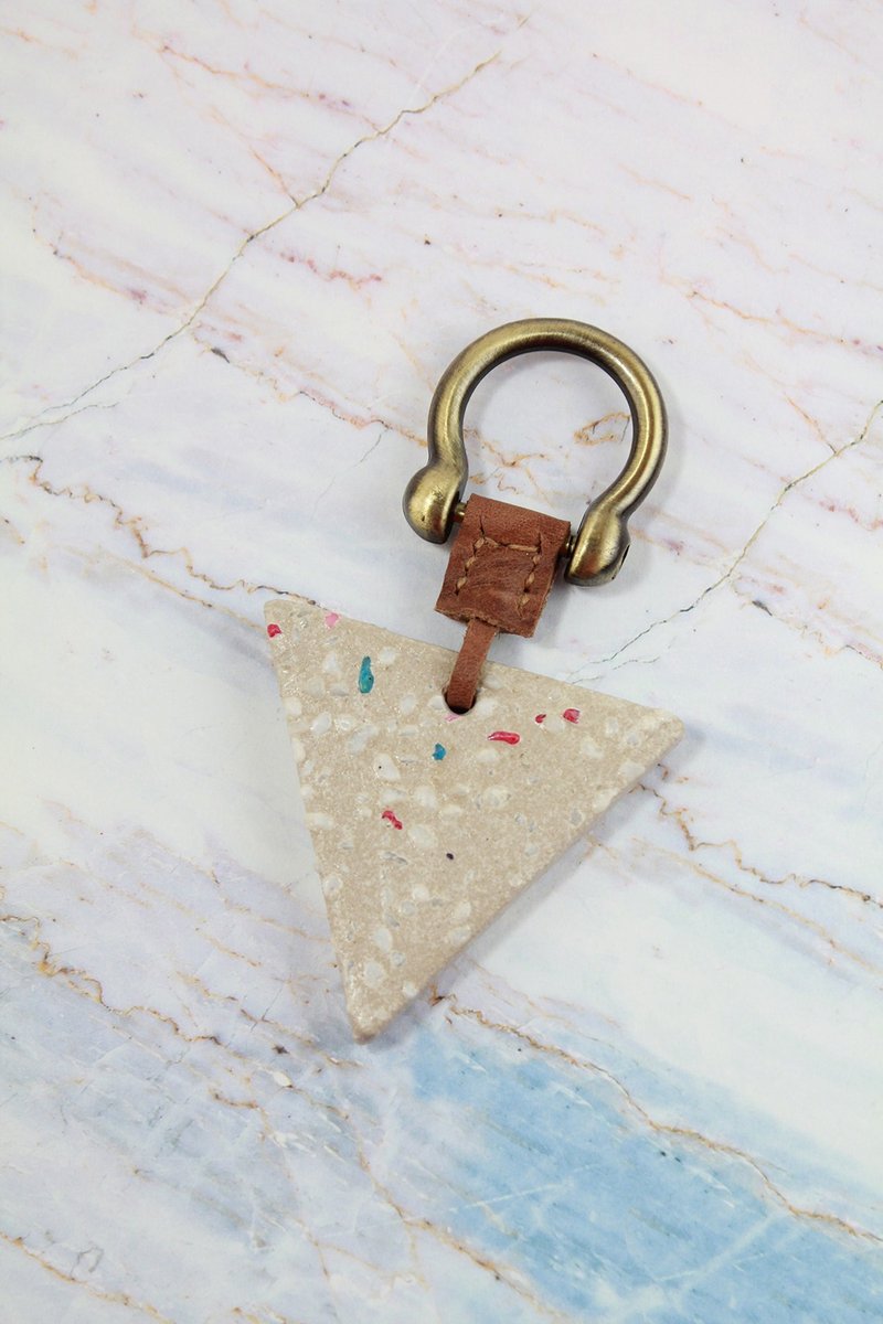三角抿石子钥匙圈 - 钥匙链/钥匙包 - 粘土 白色