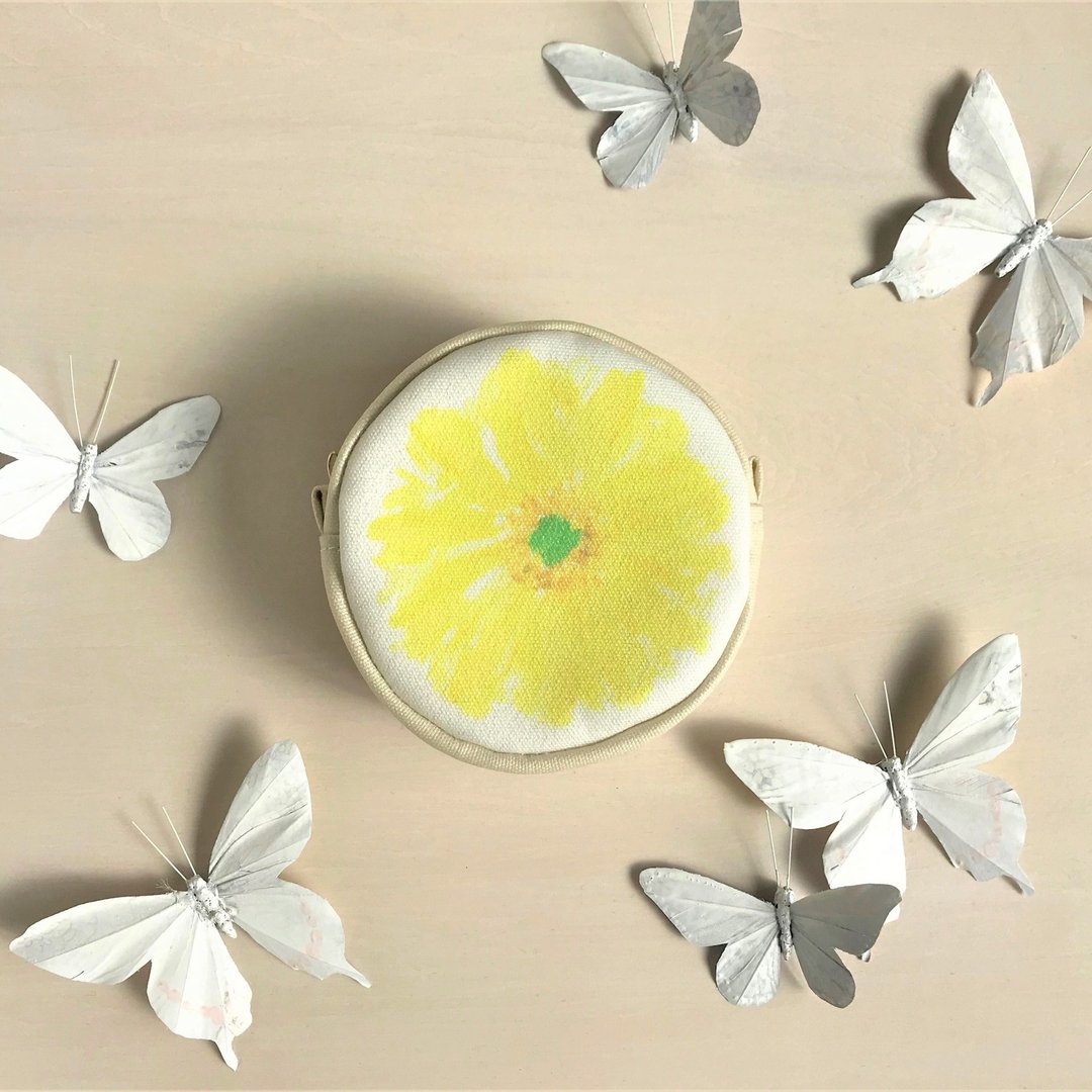 NEW Bloom Flower Circle Pouch Flower lover Pattern Yellow - 化妆包/杂物包 - 棉．麻 黄色