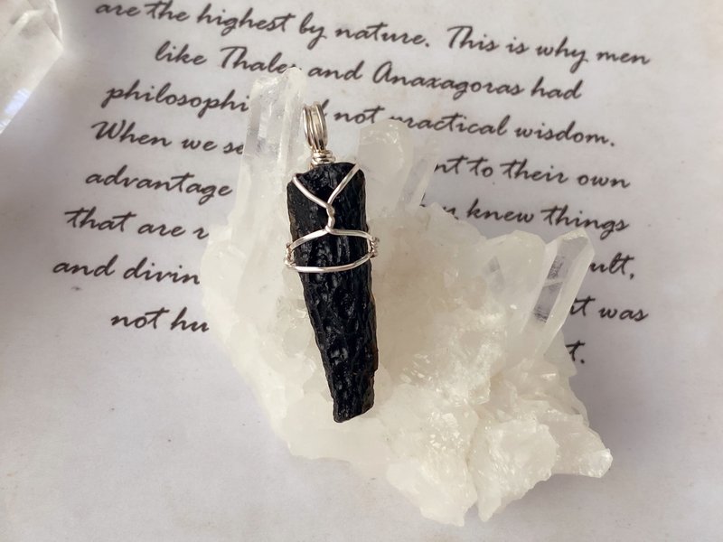 ʚ(圆的兔几)ɞ   水晶项链 ๑泰国陨石 - 项链 - 其他材质 黑色