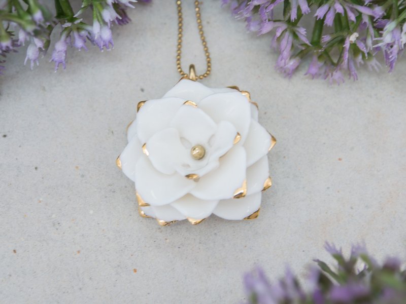 Thai Blossom ~ white & gold porcelain flower pendant ~ size M. - 项链 - 陶 白色