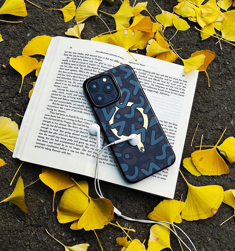 【磁吸板】Vanessa 夜幕星烁夜空黑磨砂鏡面 iPhone 15 Pro/15pm - 手机壳/手机套 - 塑料 黑色