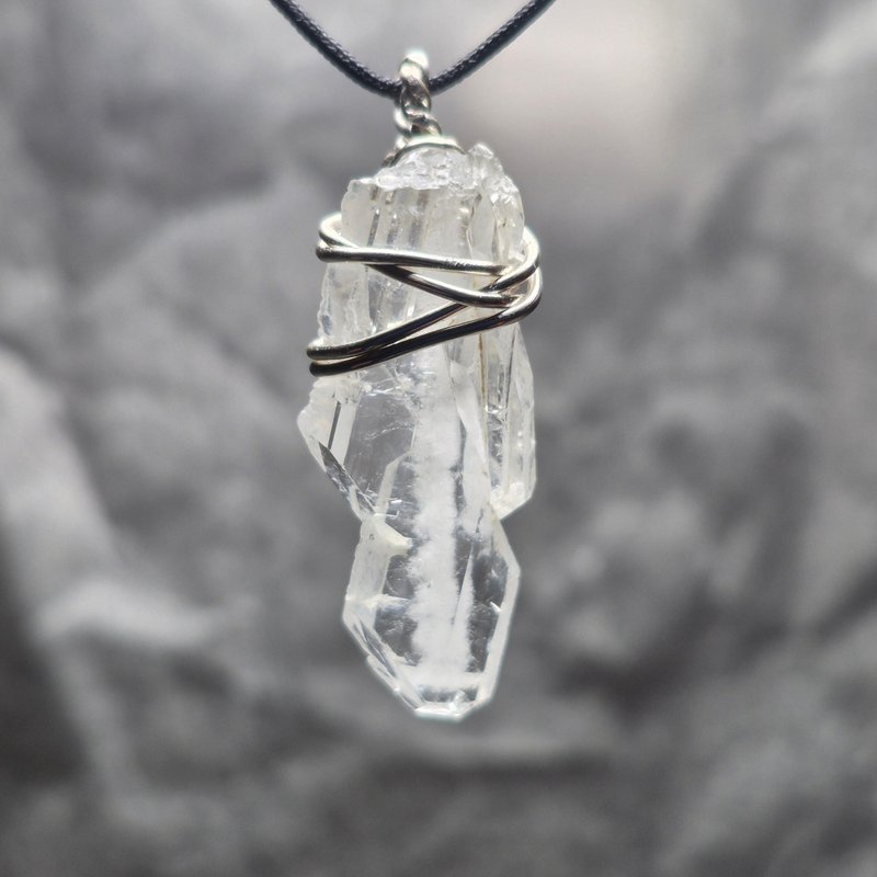 •冰羽织光• 缝合白水晶 原矿绕线吊坠 - 项链 - 水晶 透明