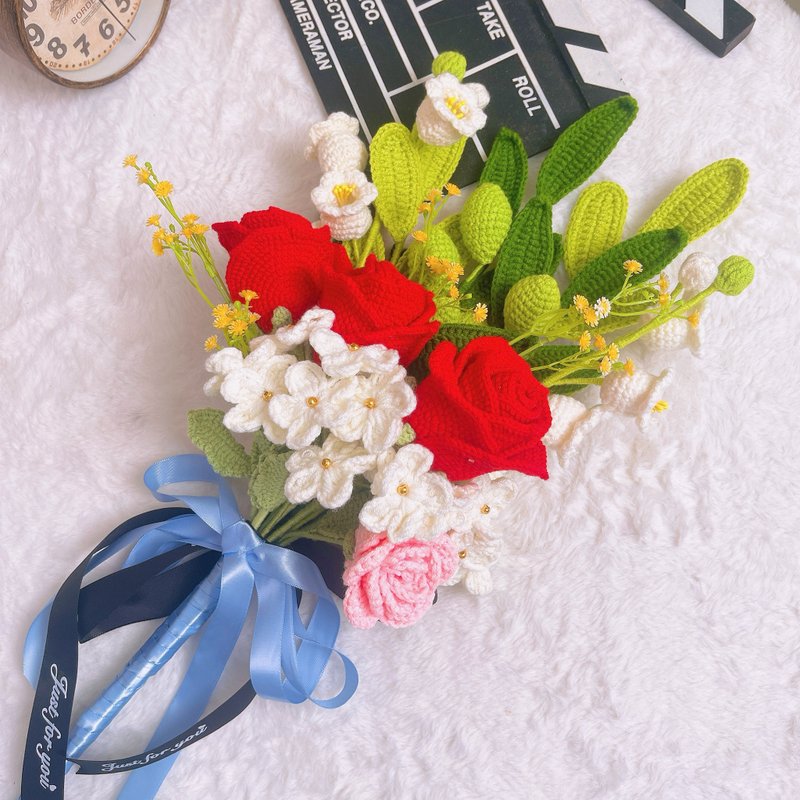 毕业礼物 毕业花束 定制化礼物2025钩编花卉手捧婚礼花束 - 橄榄 - 干燥花/捧花 - 棉．麻 蓝色
